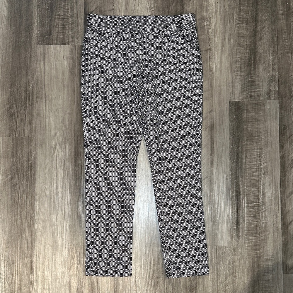 Attyre New York Black White Patterned Stretch Front Pocket Pull On Pants - 10